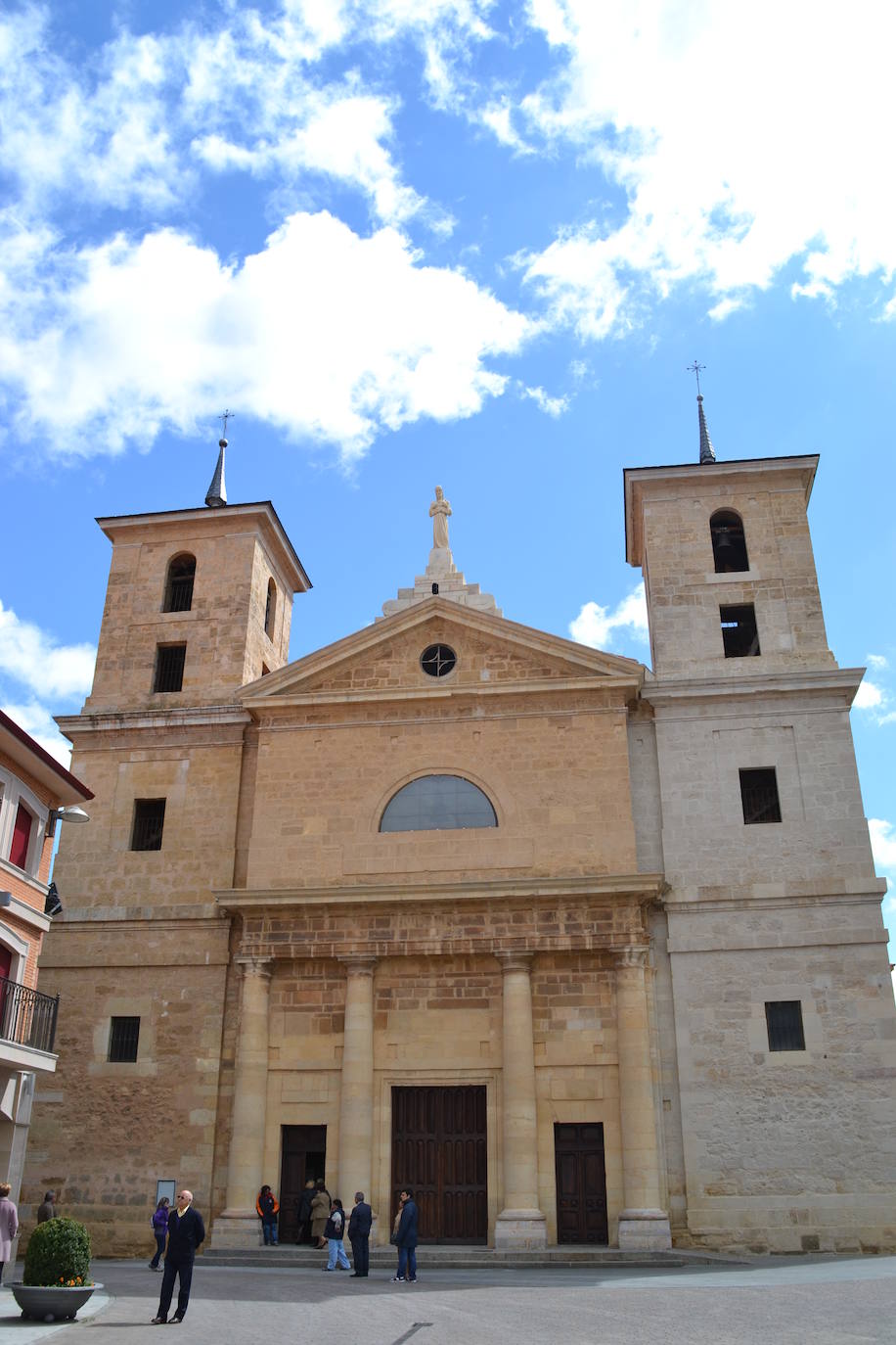 El Consorcio Provincial de Turismo y Leonoticias realizan un recorrido por Valencia de Don Juan, Toral De Los Guzmanes y Valderas tres localidades con valor histórico y tradicional incalculable 