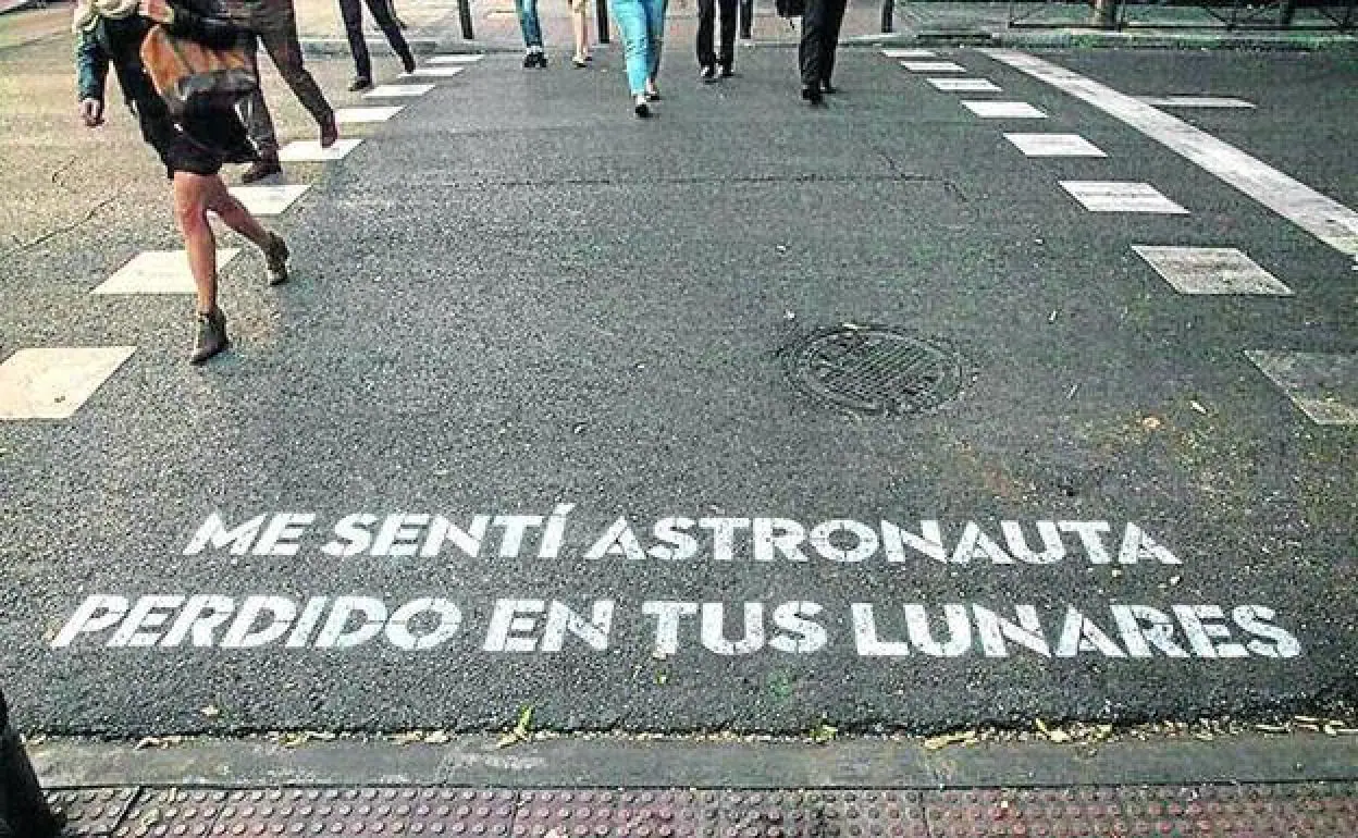 Pasos de peatones con versos en otras ciudades de España.