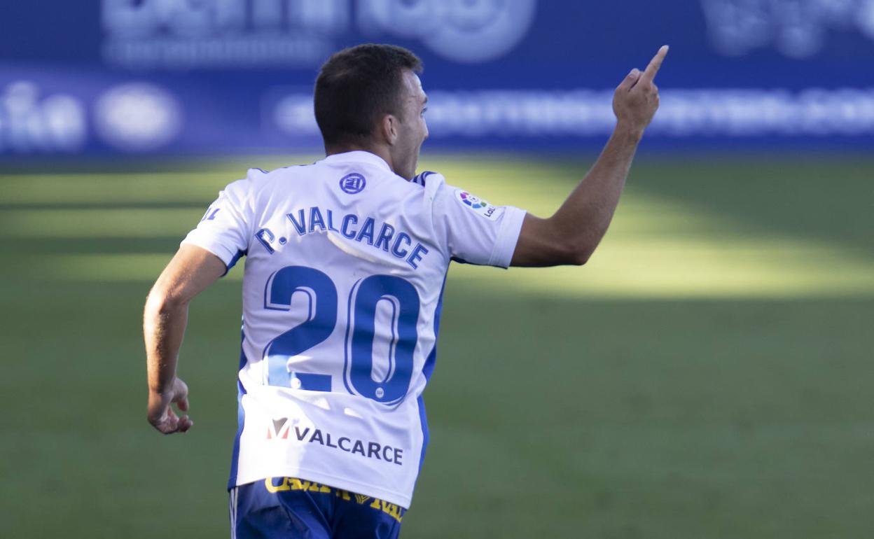 Pablo Valcarce celebra uno de los goles en el Toralín.