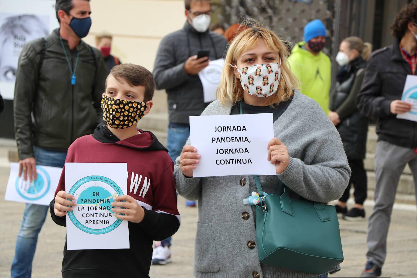 Los manifestantes exigen la jornada continua en los centros concertados. 