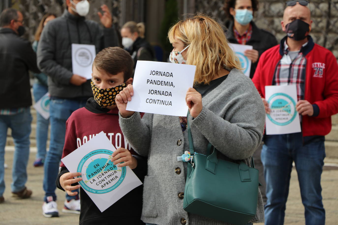 Los manifestantes exigen la jornada continua en los centros concertados. 