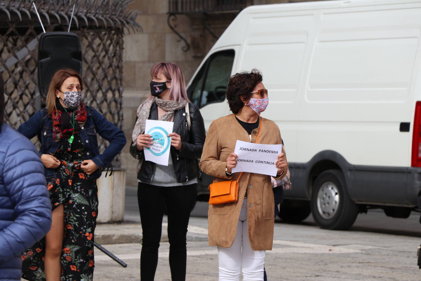 Los manifestantes exigen la jornada continua en los centros concertados. 