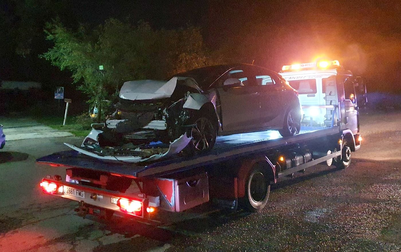 Un herido al empotrar su coche contra el bar La Venta de la Tuerta en la León-Asturias. 