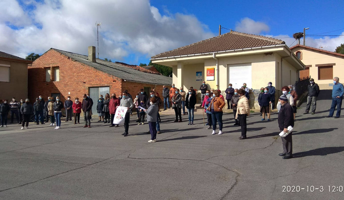 Fotos: Concentración en defensa de los consultorios rurales en Riofrío