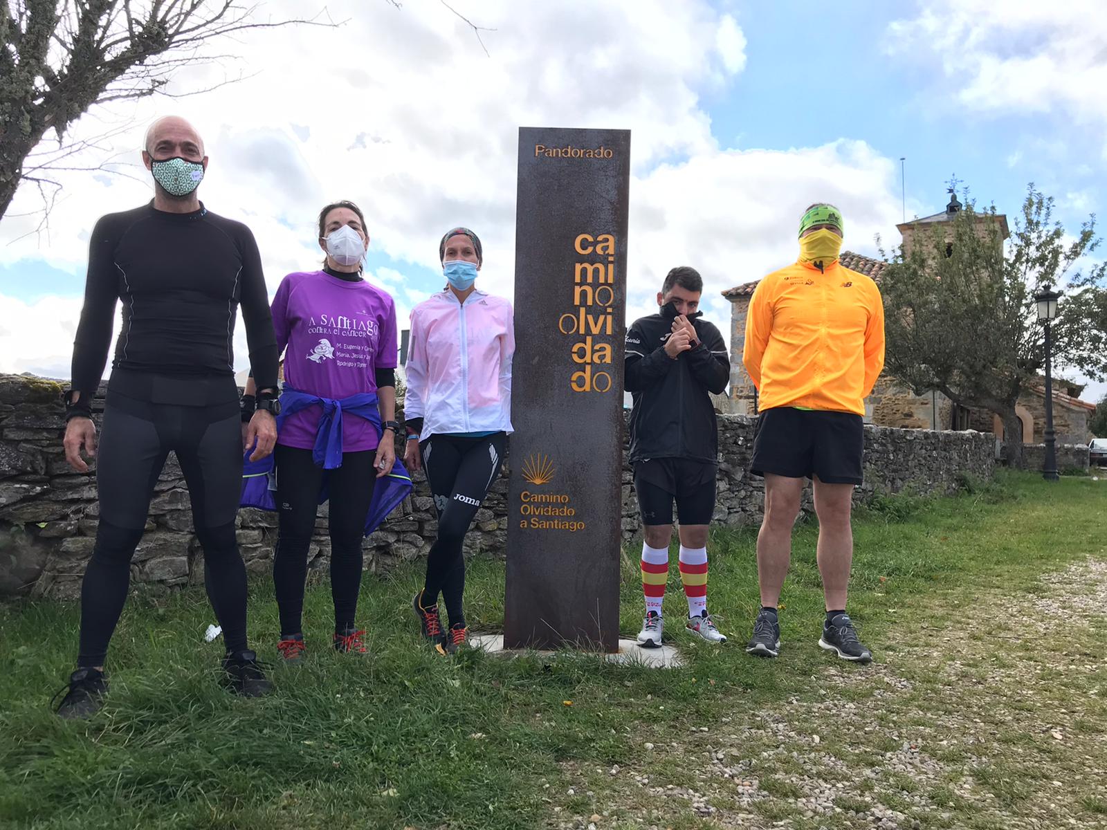 A Santiago Contra el Cáncer no se olvida del Camino Olvidado.