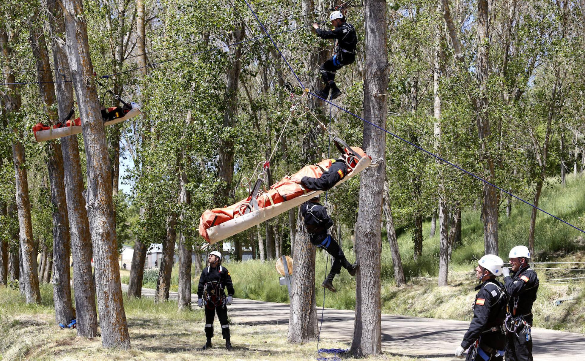 Simulacro de rescate de la UME en la Base Conde de Gazola. 