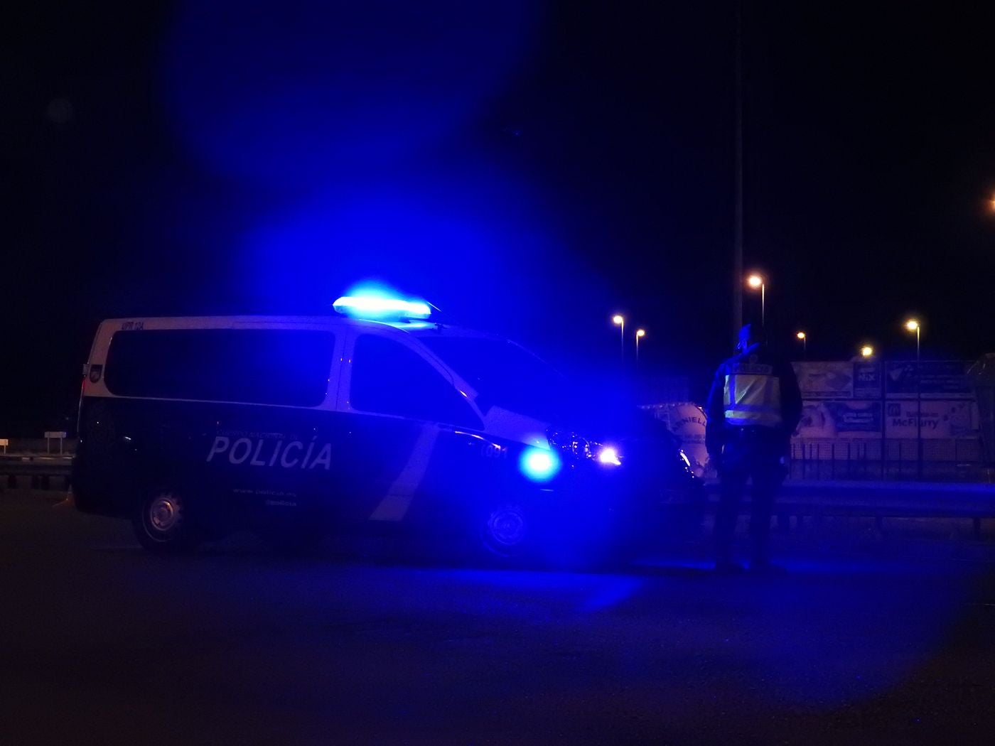 Efectivos de la Policía Nacional y la Guardia Civil han iniciado, pasada le medianoche, controles en las 'fronteras' de León y San Andrés del Rabanedo. Los controles tienen como objeto mantener el confinamiento perimetral de la población debido a la propagación de la pandemia en estas zonas de la provincia.