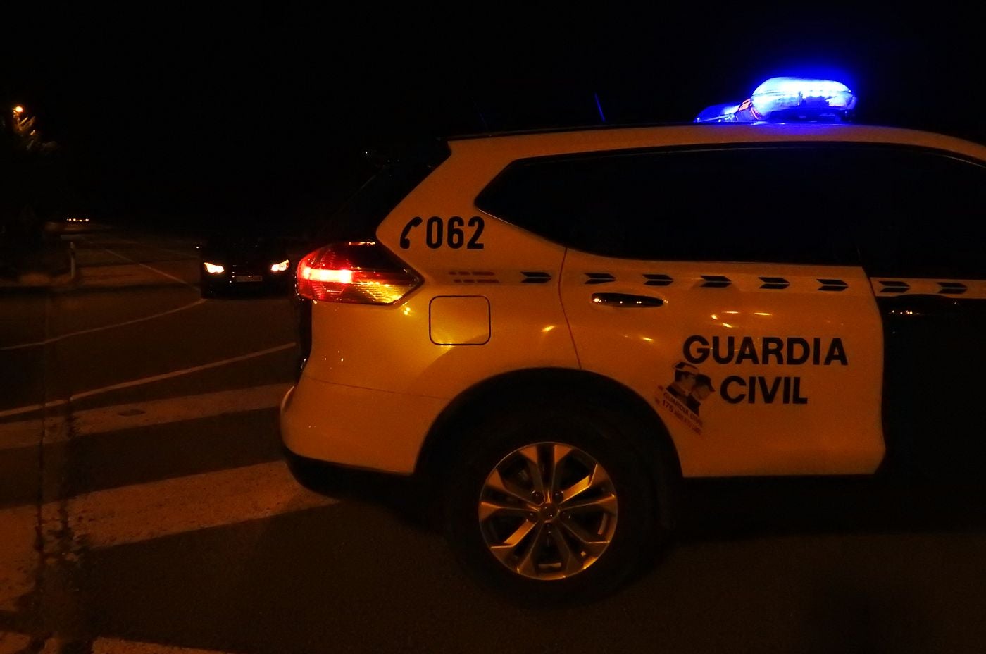 Efectivos de la Policía Nacional y la Guardia Civil han iniciado, pasada le medianoche, controles en las 'fronteras' de León y San Andrés del Rabanedo. Los controles tienen como objeto mantener el confinamiento perimetral de la población debido a la propagación de la pandemia en estas zonas de la provincia.