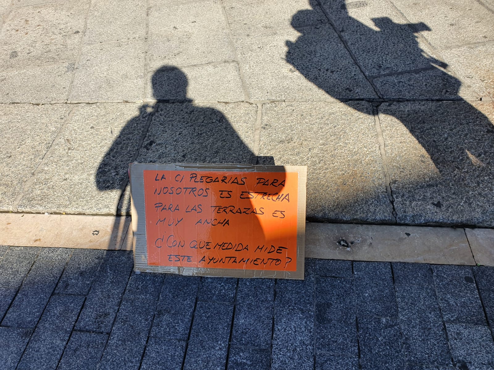 El colectivo ha recogido firmas contra el traslado y por la supervivencia de los puestos en Plegarias.