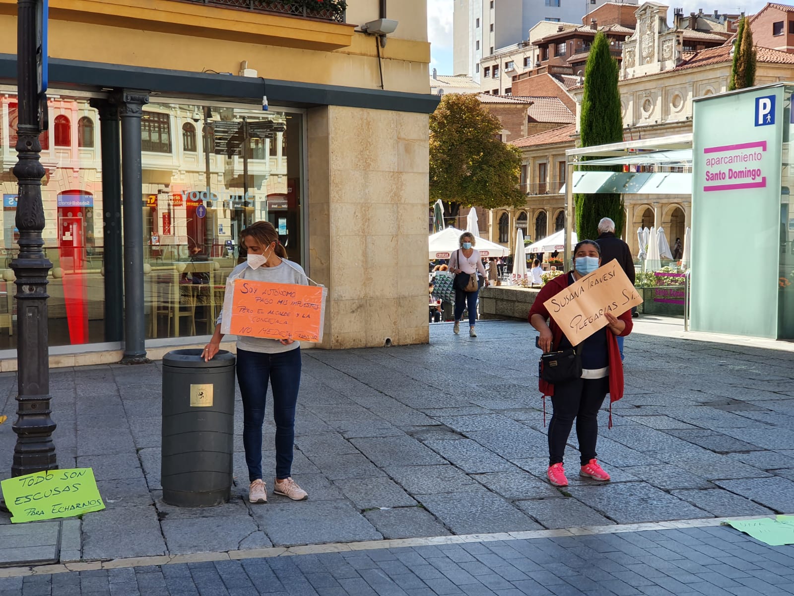 El colectivo ha recogido firmas contra el traslado y por la supervivencia de los puestos en Plegarias.