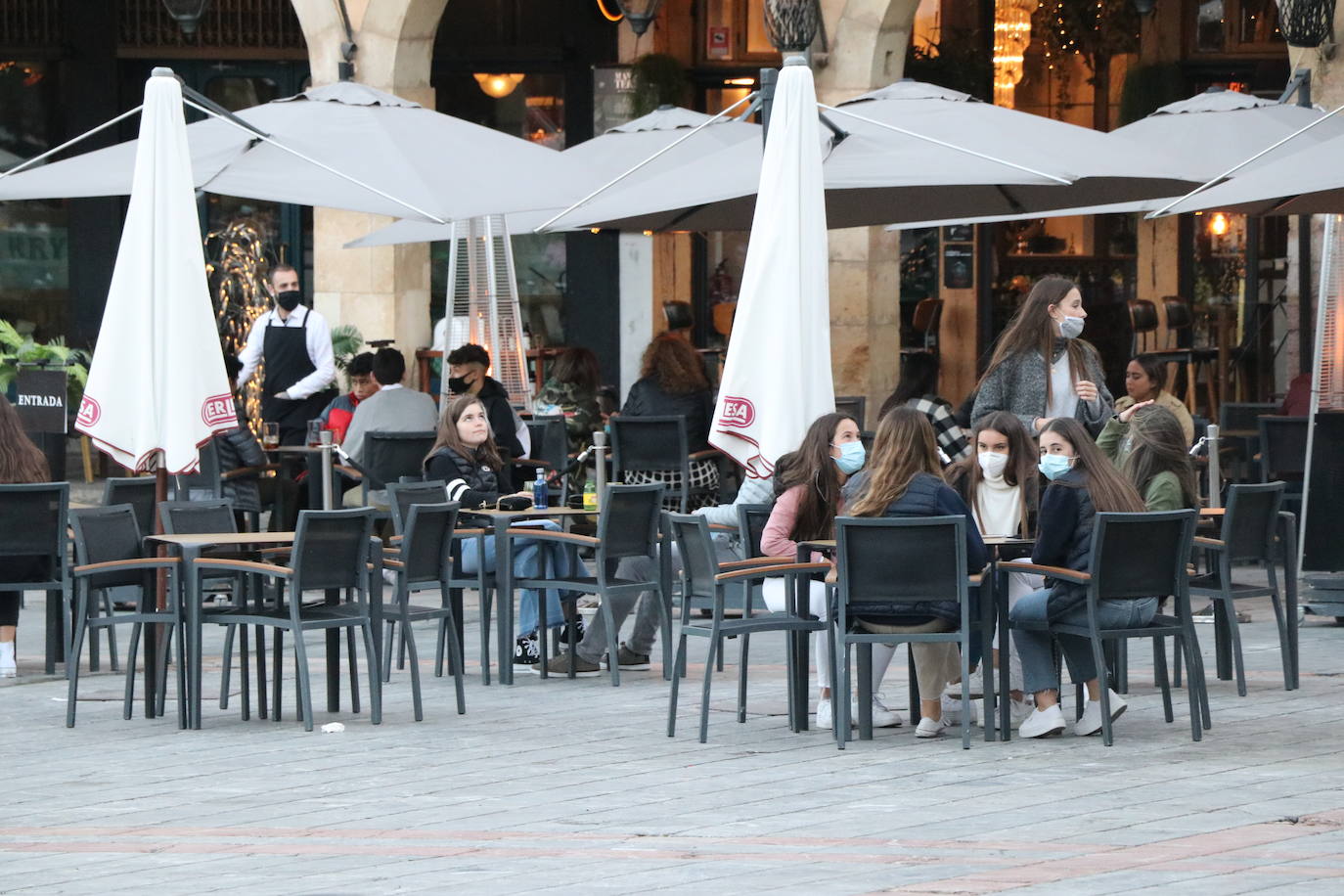 Ambiente en León capital este sábado. 