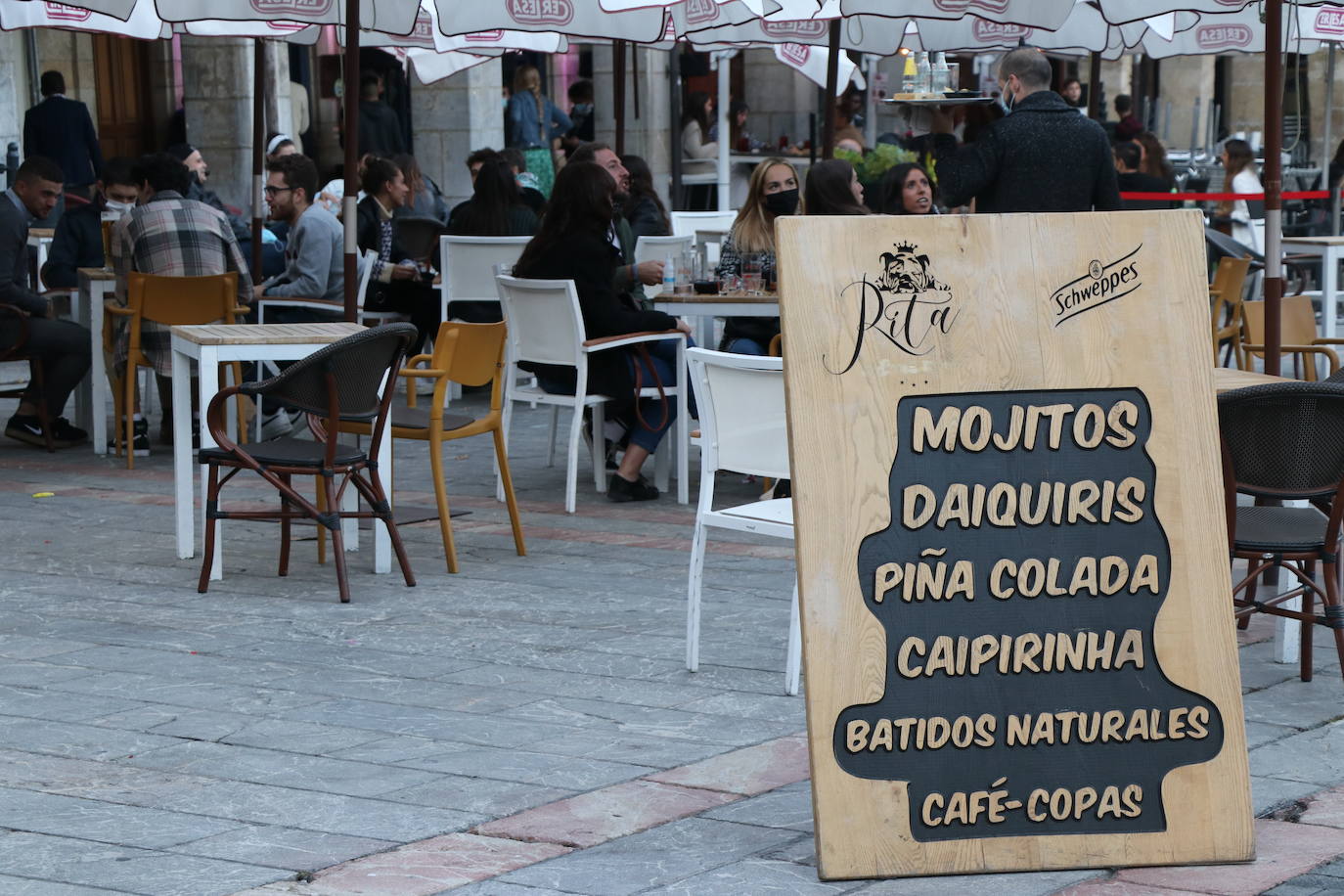 Ambiente en León capital este sábado. 