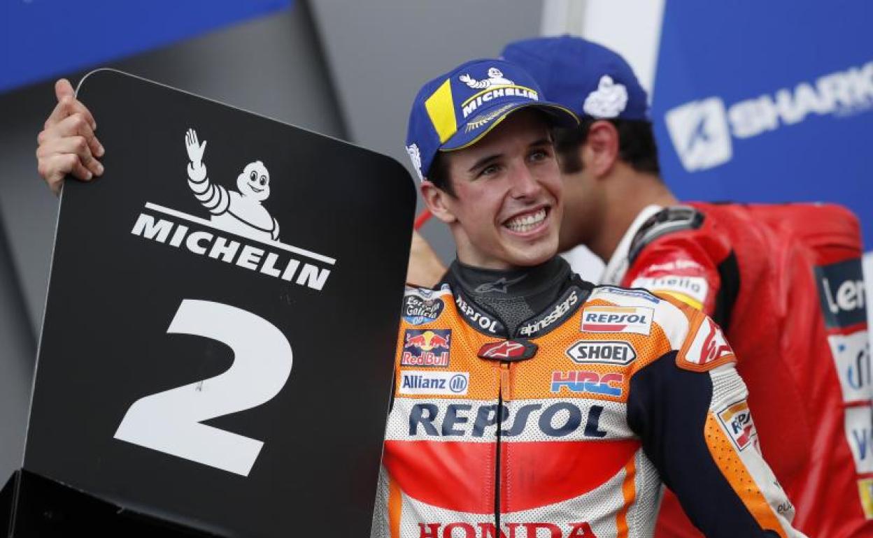 Álex Márquez celebra su segundo puesto en Le Mans. 