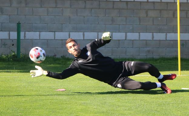 El portero de la Cultural en el entrenamiento.