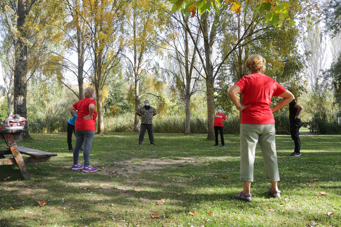 Fotos: Los alumnos de INEF tutorizan sobre deporte a los mayores