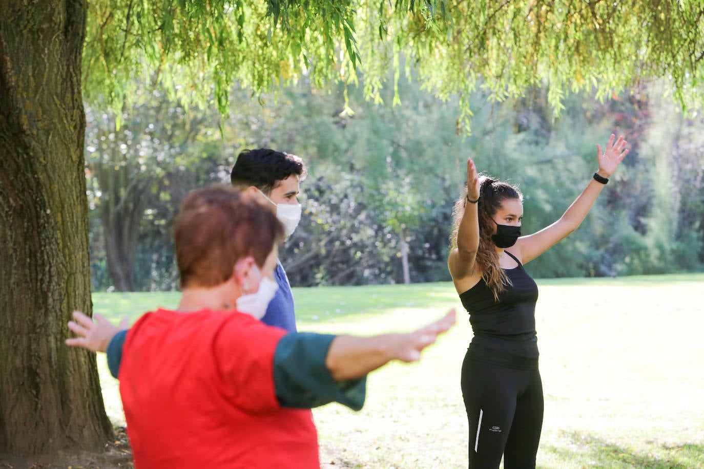 Fotos: Los alumnos de INEF tutorizan sobre deporte a los mayores