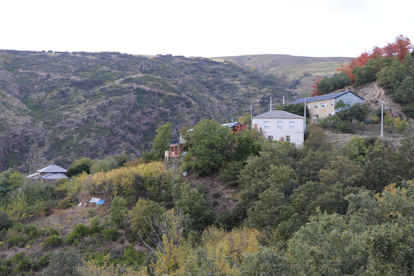 Esta zona de la provincia de León todavía recuerda cómo las llamas acabaron con más de 10.000 hectáreas.