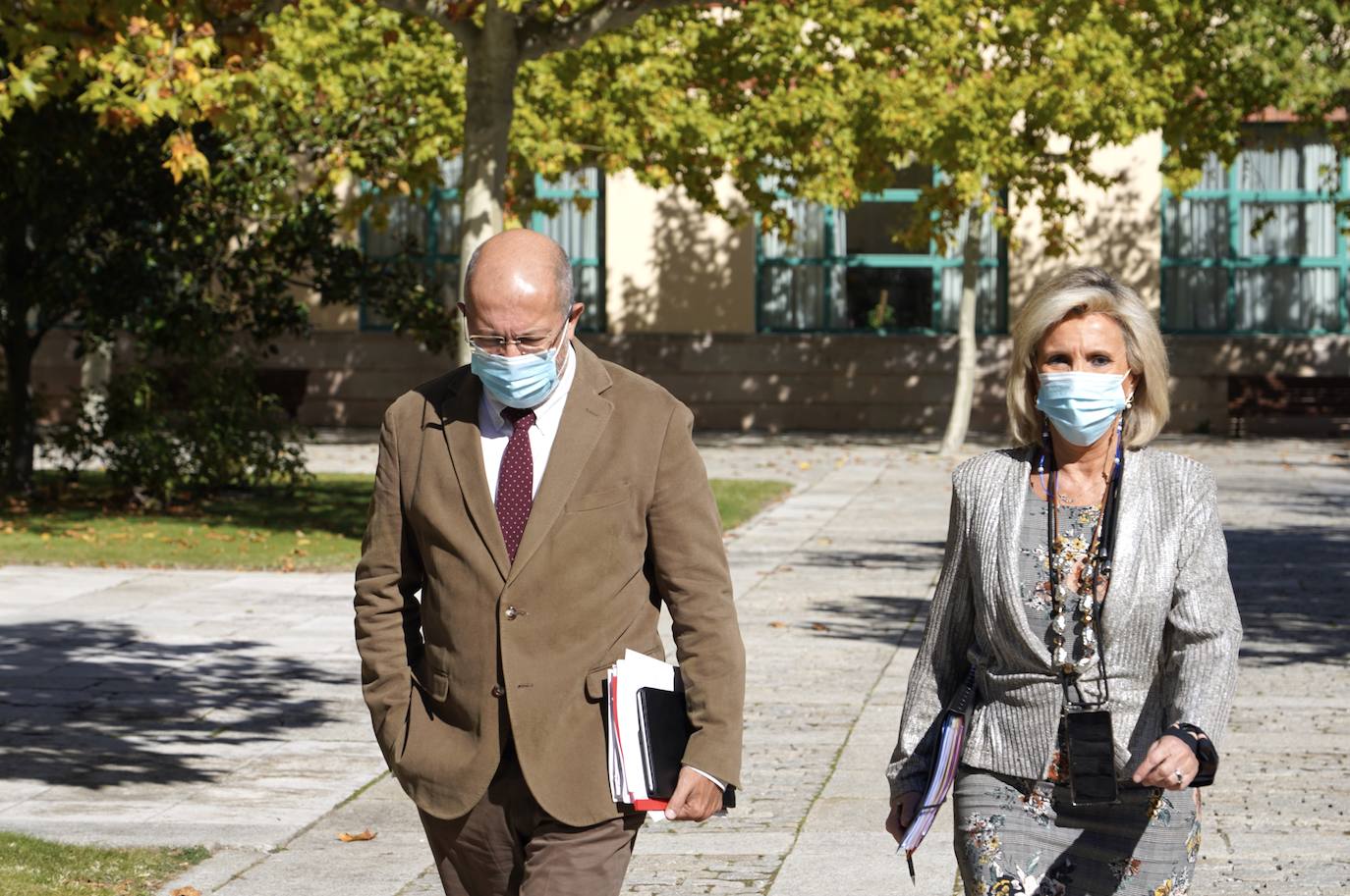 El vicepresidente, portavoz y consejero de Transparencia, Ordenación del Territorio y Acción Exterior, Francisco Igea, y la consejera de Sanidad, Verónica Casado, comparecen en rueda de prensa posterior al Consejo de Gobierno