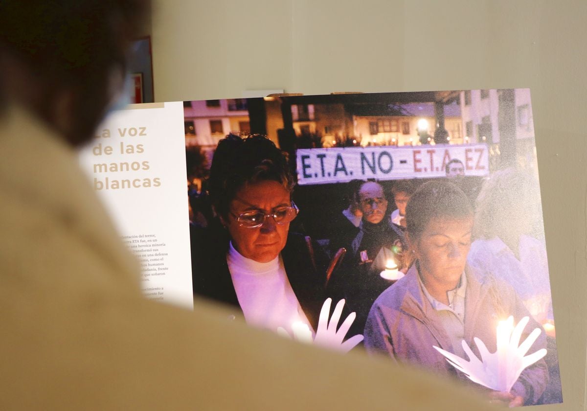 Museo Casa Botines de León acoge el estreno del documental 'Bajada de bandera'; un homenaje a las víctimas de ETA olvidadas