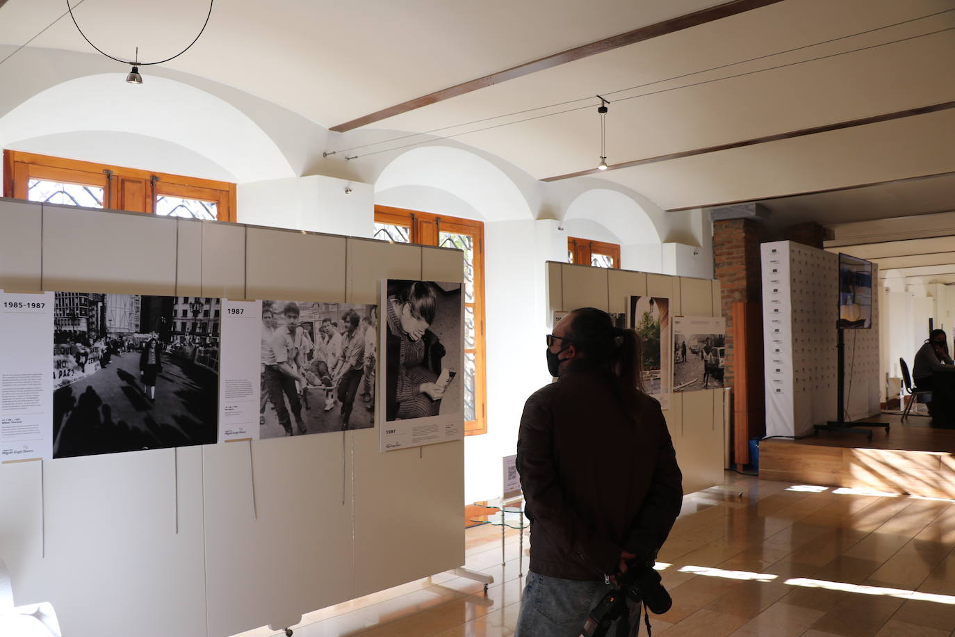 Museo Casa Botines de León acoge el estreno del documental 'Bajada de bandera'; un homenaje a las víctimas de ETA olvidadas