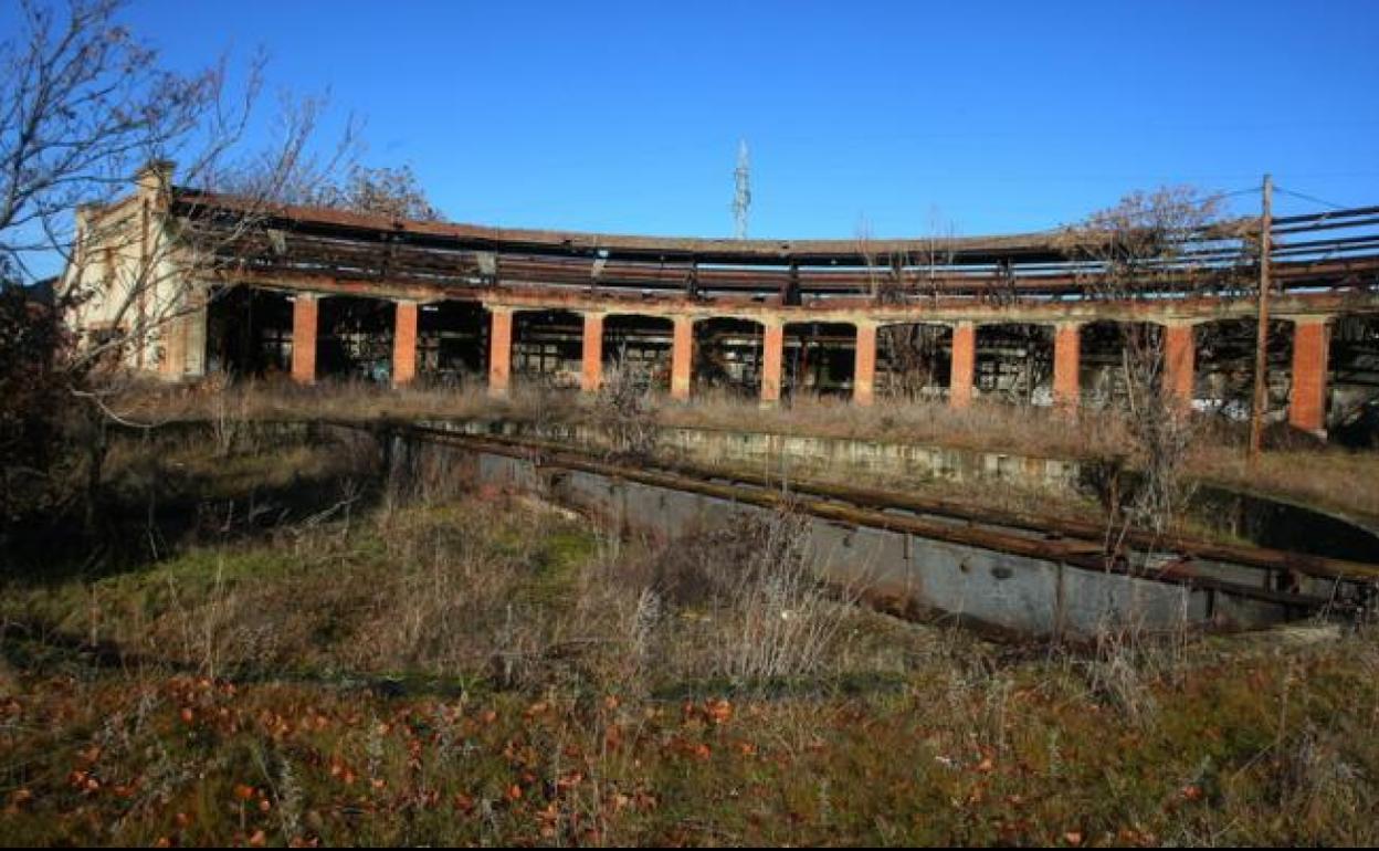 Las antiguas instalaciones ferroviarias de La Placa.