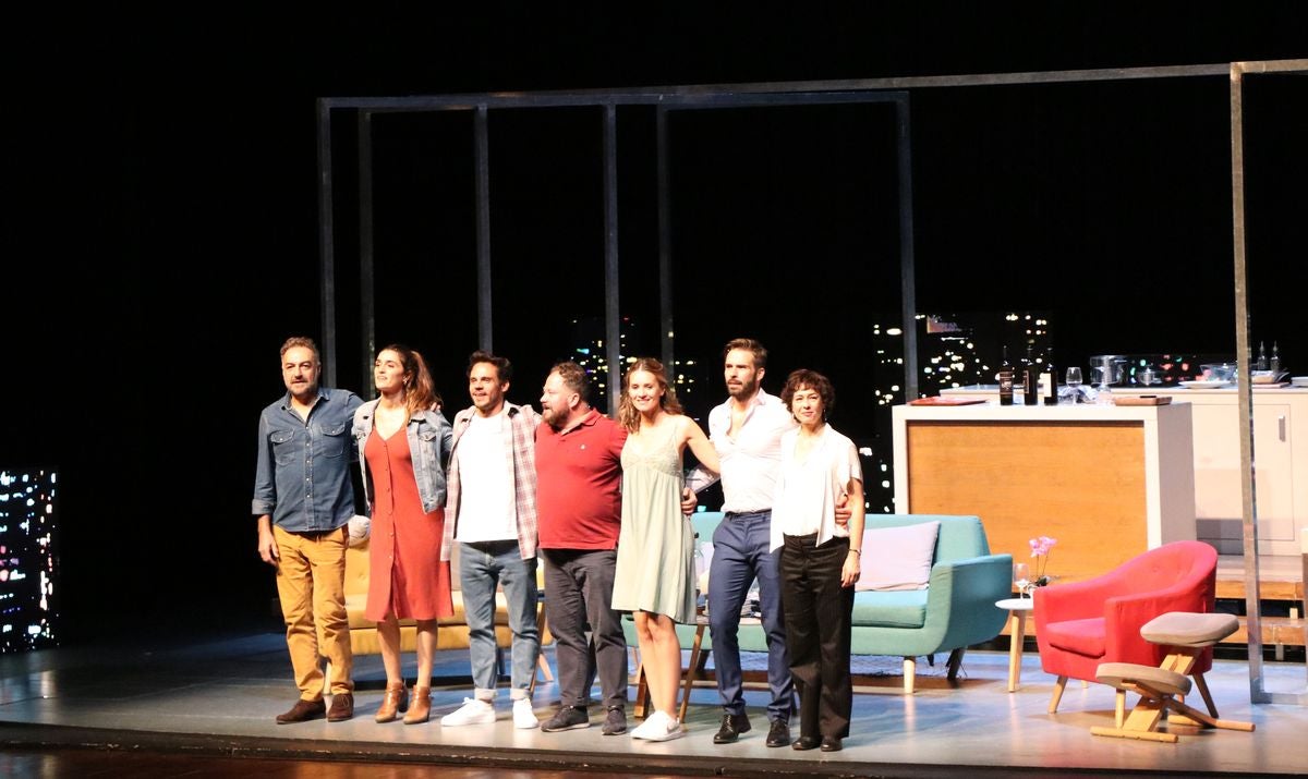 Los actores de 'Perfectos Desconocidos' se subieron a las tablas del Auditorio Ciudad de León.
