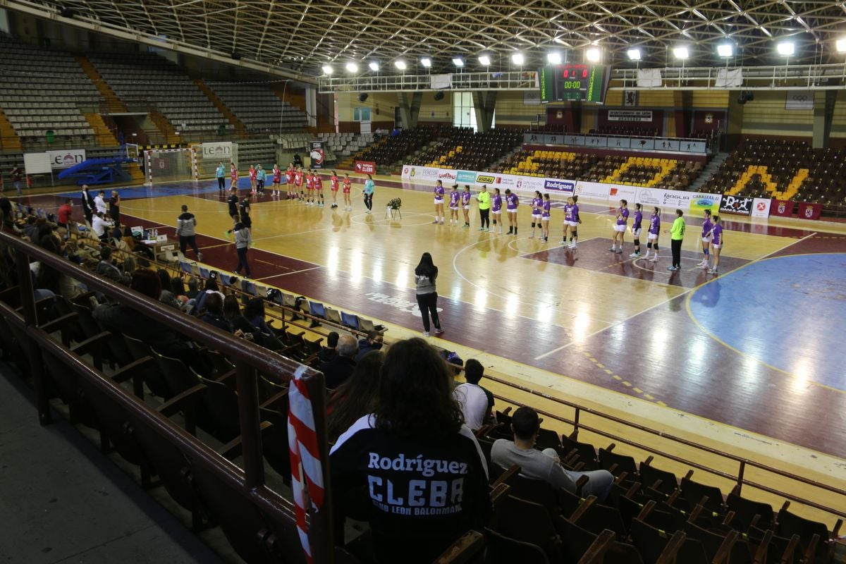 Fotos: El Rodríguez Cleba estrena la temporada ante el Handvall