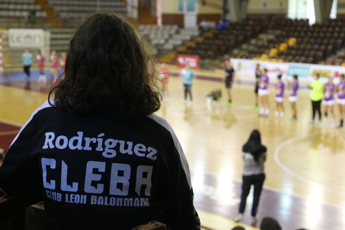 Fotos: El Rodríguez Cleba estrena la temporada ante el Handvall