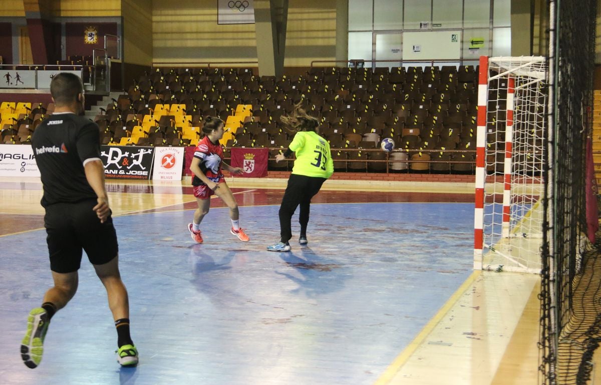 Fotos: El Rodríguez Cleba estrena la temporada ante el Handvall