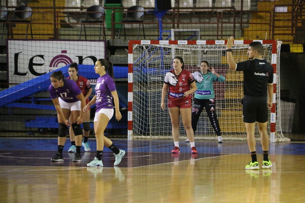 Fotos: El Rodríguez Cleba estrena la temporada ante el Handvall