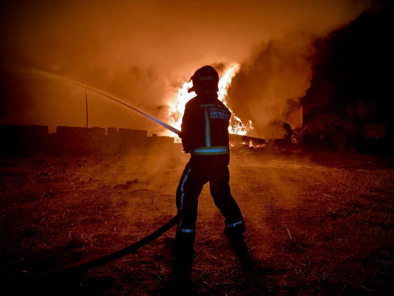 Fotos: Fuego en una nave en San Andrés