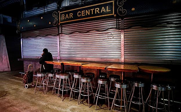 España combate la pandemia con 17 recetas