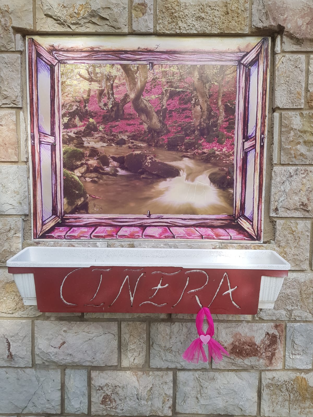 Fotos: Ciñera pinta un mural para concienciar contra el cáncer de mama