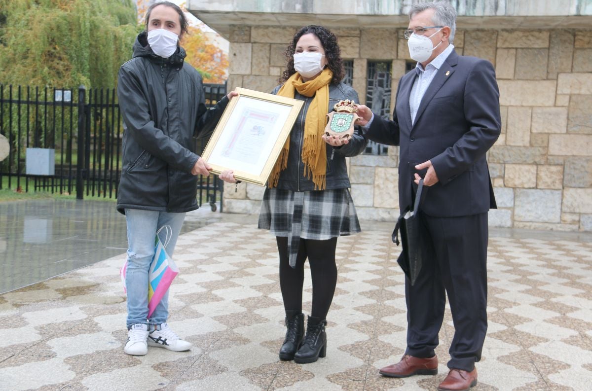 Fotos: Homenaje de Valverde de la Virgen a Andrea Marcos