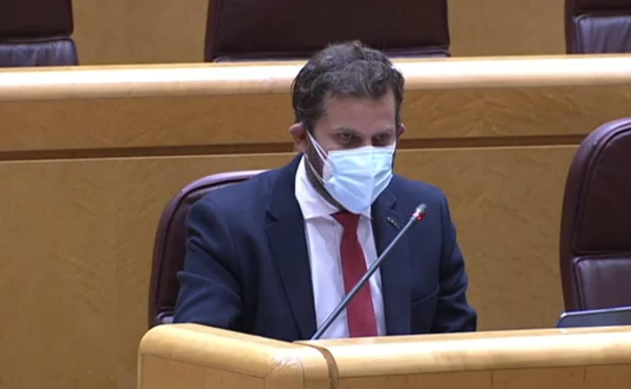 Javier Santiago Velez en una sesión del Senado.