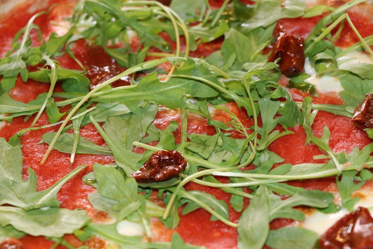 El restaurante Italia Mia ofrece la mejor comida italiana para disfrutar en el salón de tu casa.