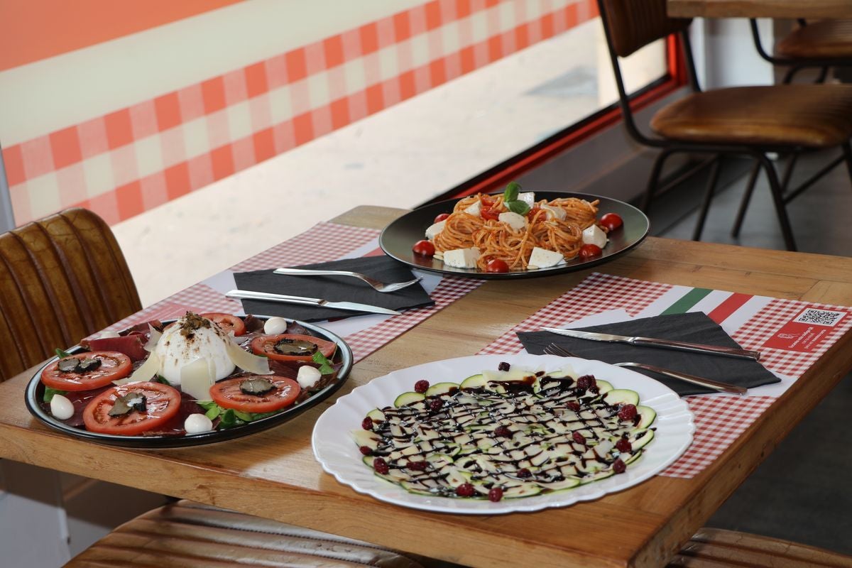 El restaurante Italia Mia ofrece la mejor comida italiana para disfrutar en el salón de tu casa.
