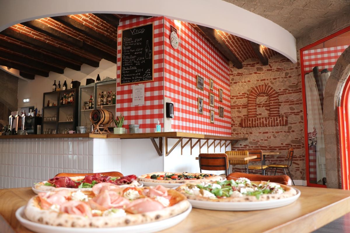 El restaurante Italia Mia ofrece la mejor comida italiana para disfrutar en el salón de tu casa.