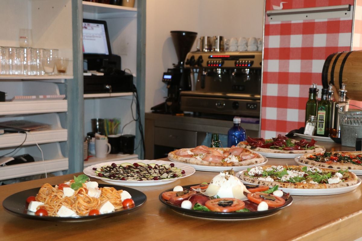 El restaurante Italia Mia ofrece la mejor comida italiana para disfrutar en el salón de tu casa.