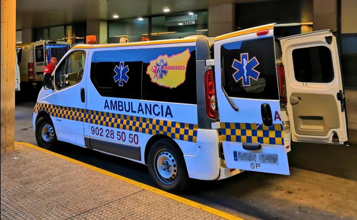 Ambulancia de Ambuibérica en el Hospital de León. 