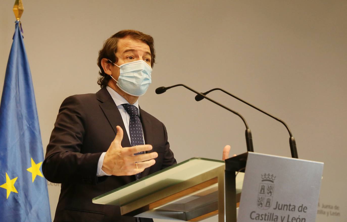 La Junta implantará este fin de semana el toque de queda y levantará los confinamientos perimetrales. Mañueco precisa que se busca el instrumento jurídico y avanza la aplicación de medidas tras una reunión con Salvador Illa. 