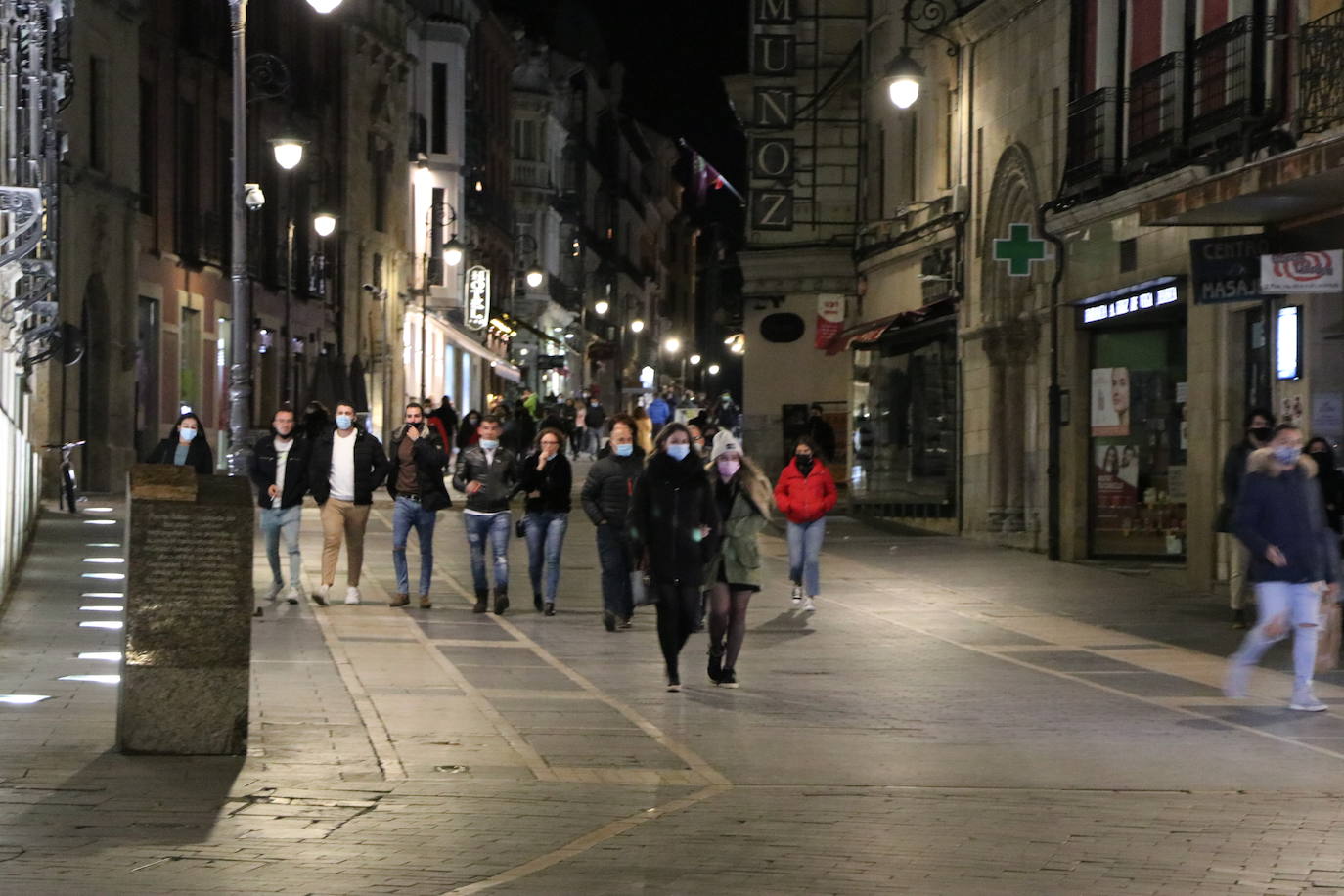 La población tiene prohibido salir de sus casas hasta las seis de la mañana