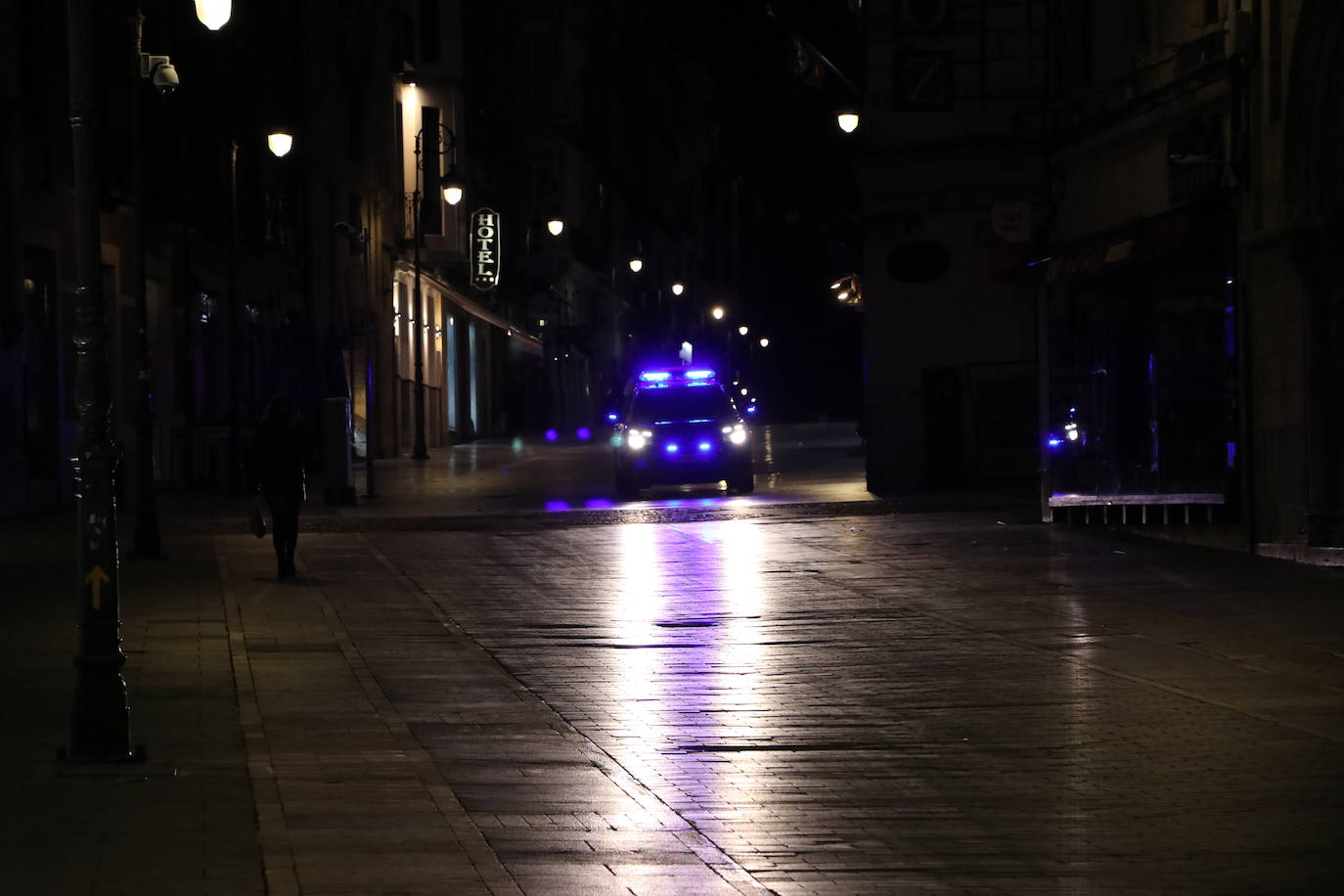 La población tiene prohibido salir de sus casas hasta las seis de la mañana