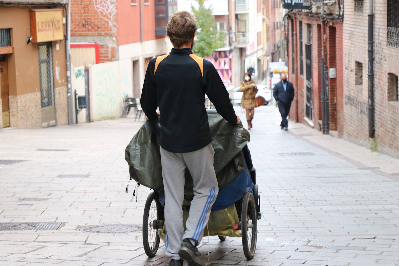 La aventura de Nico hace parada en León tras dos meses y medio de ruta.