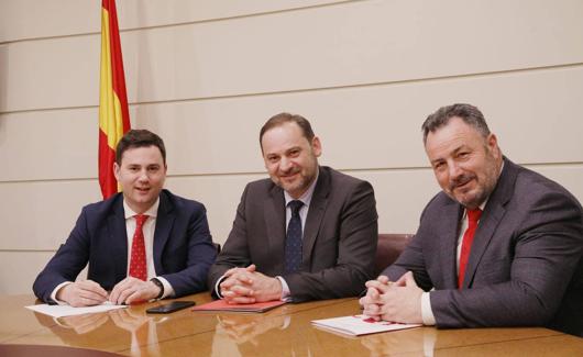 Reunión del secretario general del PSOE-PSL con el ministro Ábalos y el presidente de la Diputación.