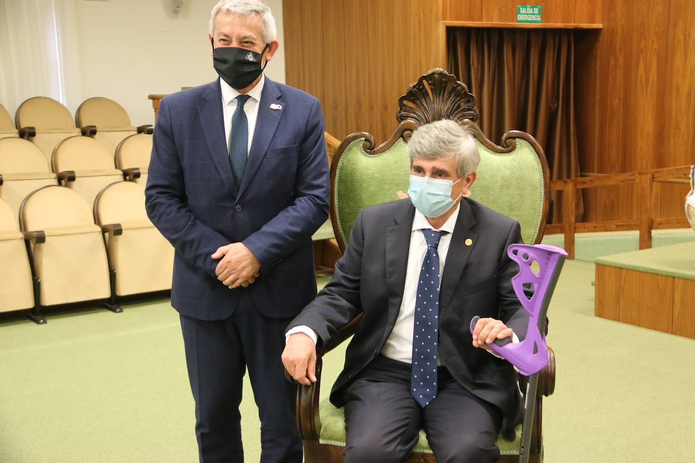 El rector de la Universidad de León, Juan Francisco García Marín, y el rector de la Universidad de Oviedo Santiago García Granda han escenificado este martes la unión que conllevará más acciones en territorio asturiano.