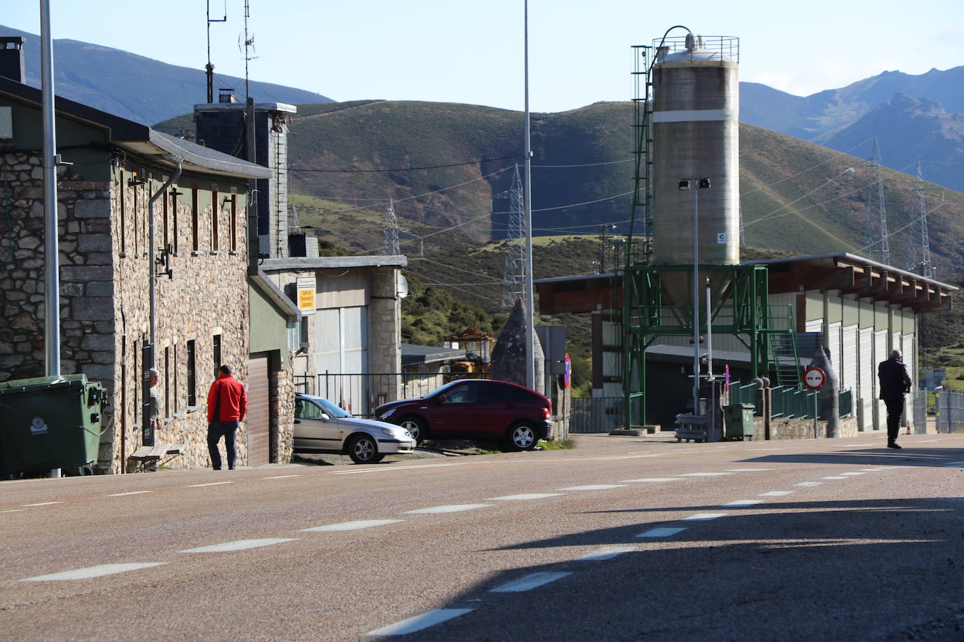 El paso entre León y Asturias se vacía con un Principado confinado