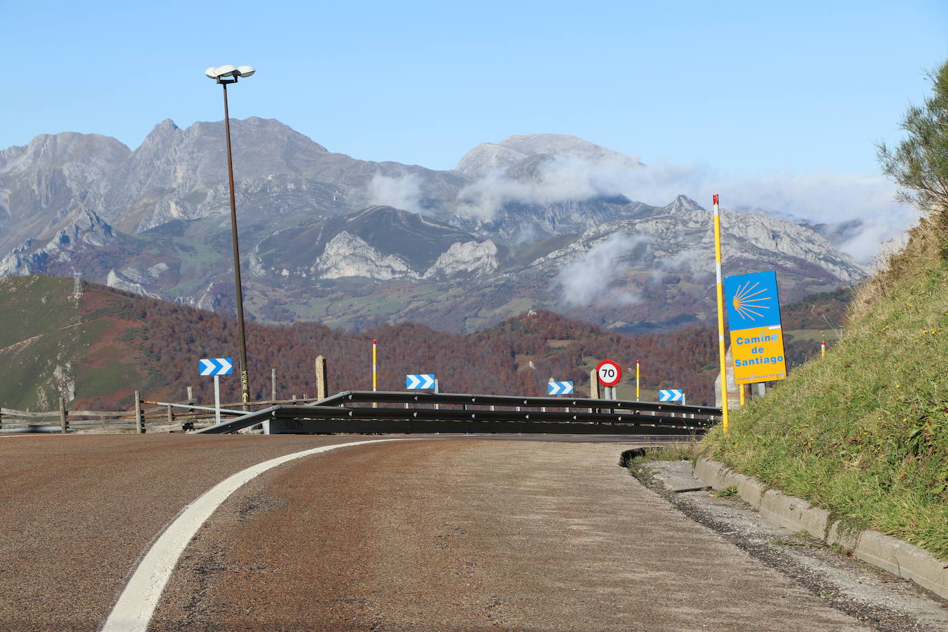 El paso entre León y Asturias se vacía con un Principado confinado