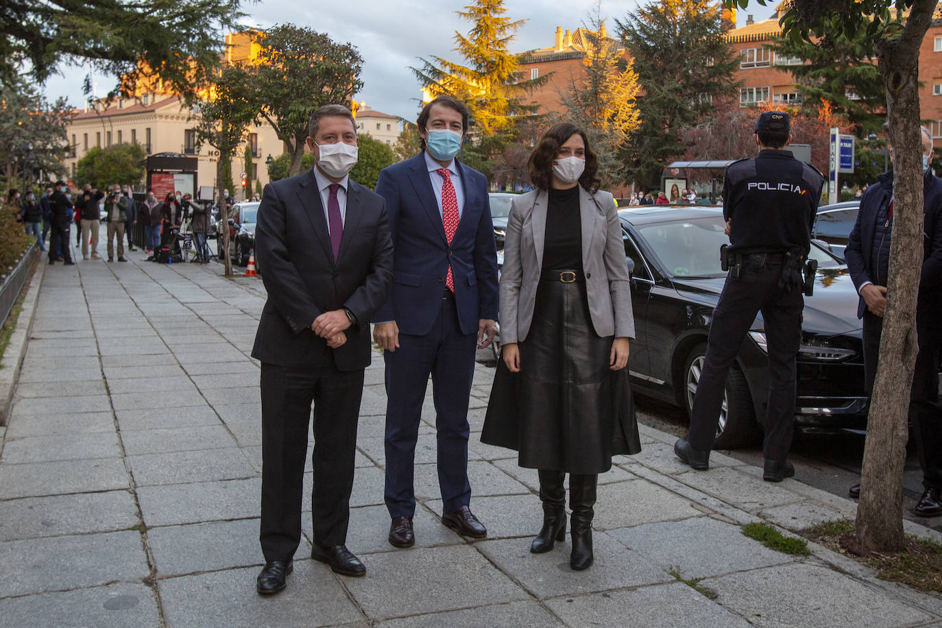 El presidente de la Junta de Castilla y León, Alfonso Fernández Mañueco, se reúne con los presidentes de la Comunidad de Madrid, Isabel Díaz Ayuso, y del Gobierno de Castilla-La Mancha, Emiliano García-Page, para la coordinación en la lucha contra la pandemia.