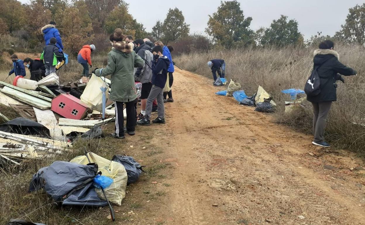Imagen de las labores de limpieza. 